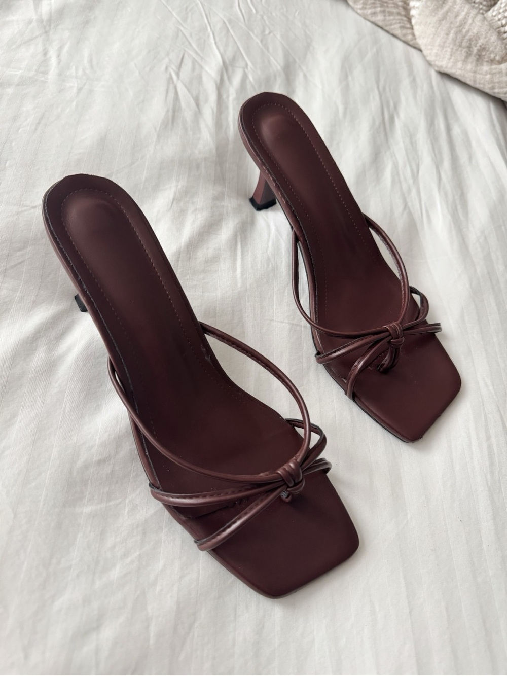 Women’s Strappy Knot Heels in Dark Brown - NWOT